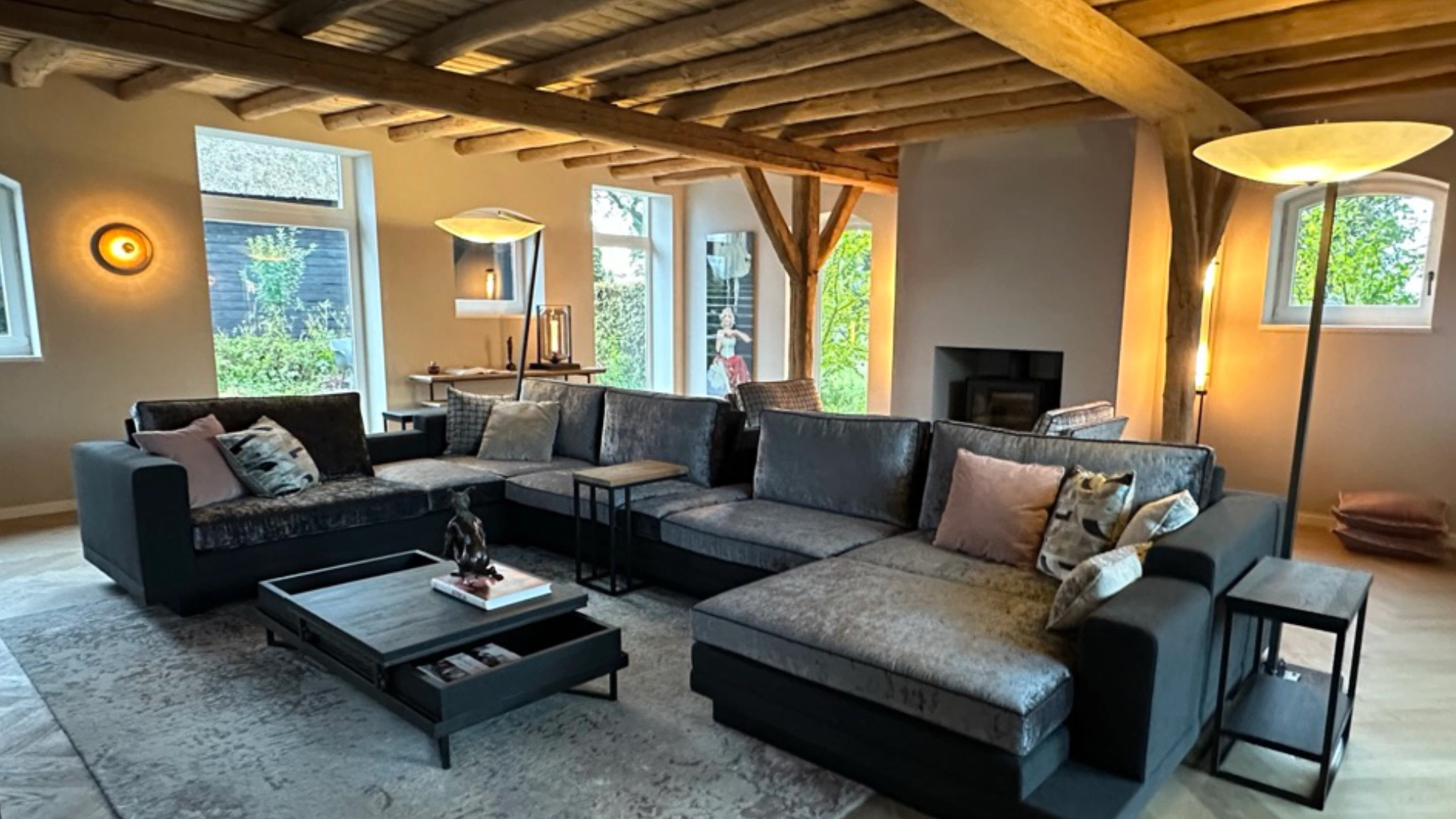 Moderne verfijning in een woonboerderij - Artistiek